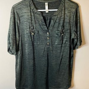 Green T-shirt with pockets